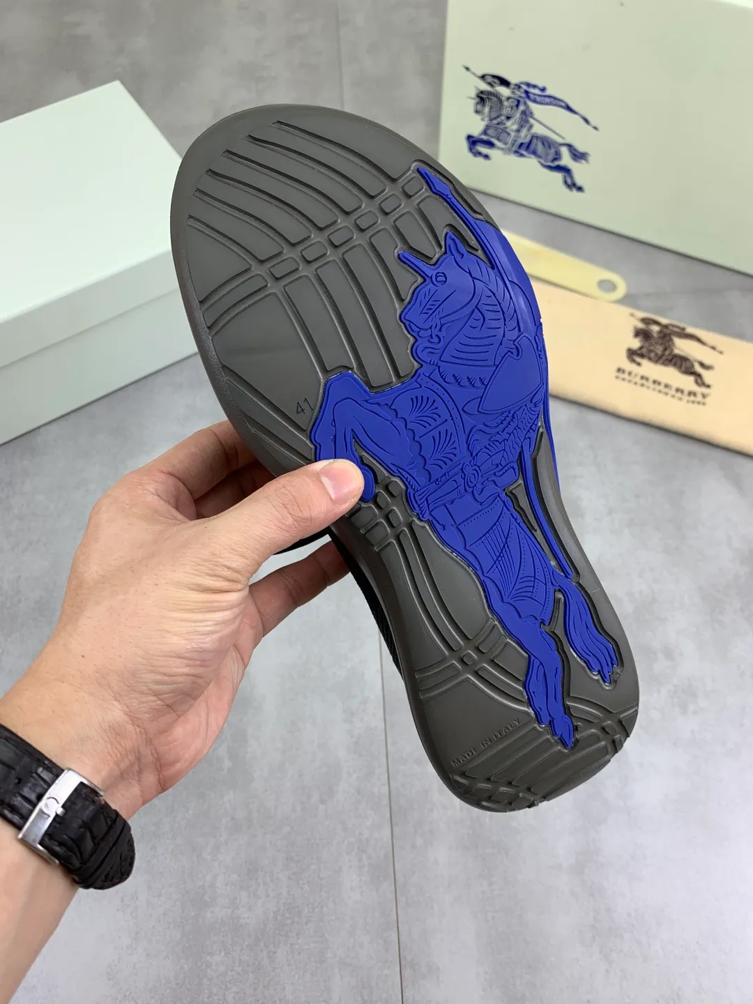 Men's Men's Shoes 💰P620 💰【New Style】Top Version 🆘【Burberry】New Burberry Fly Knit Shoes are now available with perfect workmanship! 🔥Perfect shape and top quality🙈Non-slip and wear-resistant high-end rubber outsole👣Versatile and comfortable shoes, standard size: 39-45 (customized 38-46) 2️⃣colors available Top-quality packaging